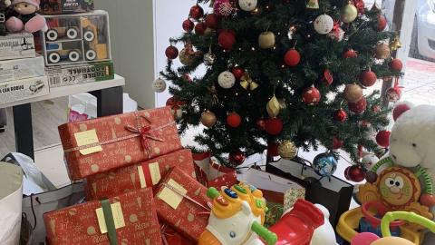 2.008 κιβώτια με Χριστουγεννιάτικα Δώρα συγκεντρώθηκαν από όλους Δήμους της Αττικής και της Θεσσαλονίκης